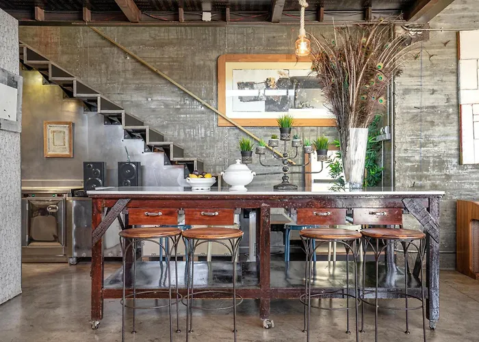 The Loft - With Private Pool & Jacuzzi